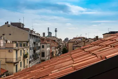 Vista generica su Padova o vista sulla città dall'interno dell'appartamento