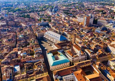 Vista generica su Padova o vista sulla città dall'interno dell'appartamento