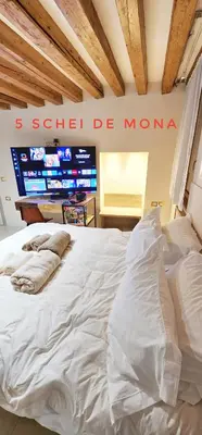 Letto o letti in una camera di 5 SCHEI DE MONA Best Holiday Apartment with Gym in Venice Cannaregio