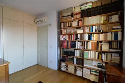 Biblioteca nell'appartamento
