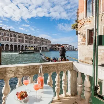 Ca' Giulia Grand Canal view next to Rialto Bridge