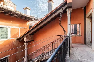 Balcone o terrazza di Rialto Quiet Heritage Casa Veronica - 5 guests - 5 mins Rialto