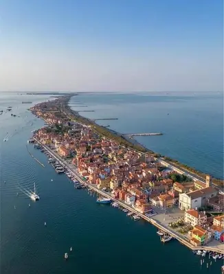 Vista generica sul mare o vista sul mare dall'interno dell'appartamento