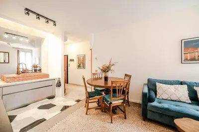 Area soggiorno di Delightful Apartment at 5 mins from Rialto Bridge
