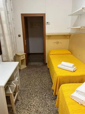 Letto o letti in una camera di Alloggi Gerotto Calderan 2