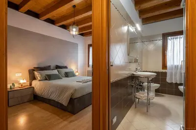 Letto o letti in una camera di [Venezia-Suite Hemingway]a pochi passi Outlet
