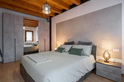 Letto o letti in una camera di [Venezia-Suite Hemingway]a pochi passi Outlet