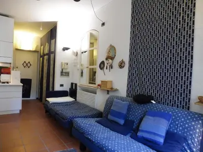 Area soggiorno di studio-apartment with small garden