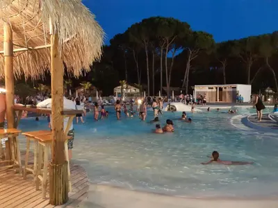 Piscina di Estivo Premium Deluxe mobile homes on Camping Malibu Beach o nelle vicinanze