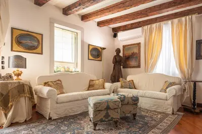 Area soggiorno di Garden Mansion with Private Mooring R&R