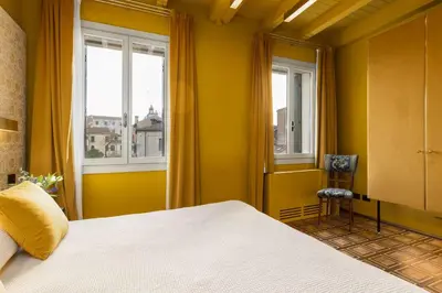 Letto o letti in una camera di Dimora San Trovaso Stylish Four-Bedroom House in Venice