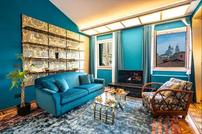 Area soggiorno di Dimora San Trovaso Stylish Four-Bedroom House in Venice