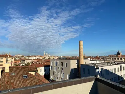 Vista generica su Venezia o vista sulla città dall'interno dell'appartamento