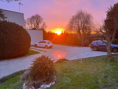 Alba o tramonto visti dall'interno del bed & breakfast o dai dintorni