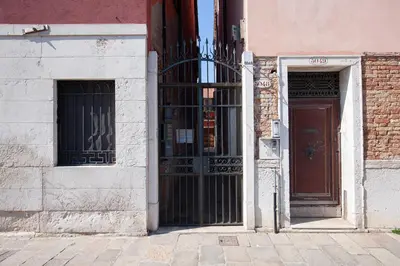 Facciata o entrata di Casa Lorenzo_VeniseJeTaime
