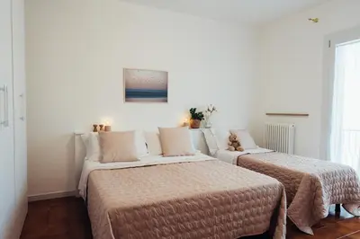 Letto o letti in una camera di ANIMA JESOLO - CA DELLE ROSE, Piazza Mazzini, Beach & 2 Parkings