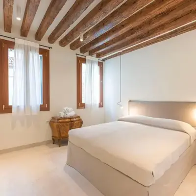 Grifalcon D'Oro - Venice City Center