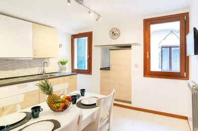 Cucina o angolo cottura di La casa perfetta per le vacanze