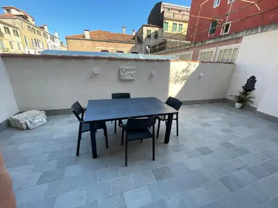 Balcone o terrazza di MH2665
