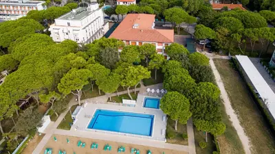Piscina di Park Residence o nelle vicinanze