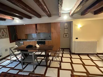 Cucina o angolo cottura di 1 Ca'del Traghetto Family Apartment