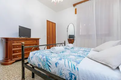 Letto o letti in una camera di Tipica casa Veneziana a 15 minuti dal centro AC e fast WIFI