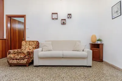 Area soggiorno di Tipica casa Veneziana a 15 minuti dal centro AC e fast WIFI