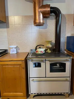 Cucina o angolo cottura di A casa di amici