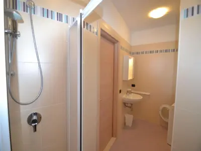 Bagno di Modern apartment with two balconies