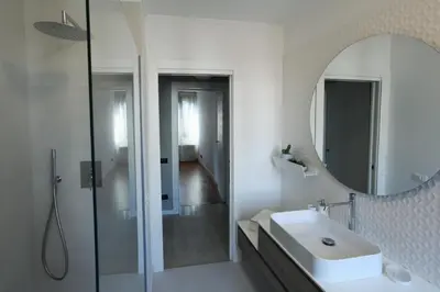 Bagno di Domus Biennale, Modern apartment in Venice centre.