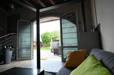 Area soggiorno di CA CENTOSA ARTISTIC HOUSE villa storica ristrutturata con patio e giardino