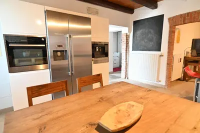 Cucina o angolo cottura di CA CENTOSA ARTISTIC HOUSE villa storica ristrutturata con patio e giardino